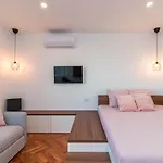 Top Floor Modern Apartment With Incredible Views